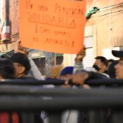 CNTE desafía al nuevo gobierno: bloquea Palacio Nacional y pone a prueba la apertura al diálogo de Sheinbaum