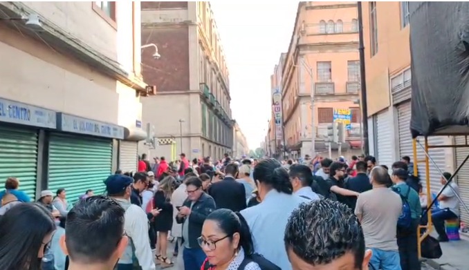 Sheinbaum defiende el diálogo institucional ante protestas de la CNTE en Palacio Nacional