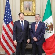 México defiende a sus migrantes y rechaza impuesto a remesas en diálogo con EE.UU.