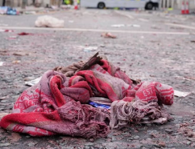 Arrestan a conductor por arrollar a fanáticos del Liverpool