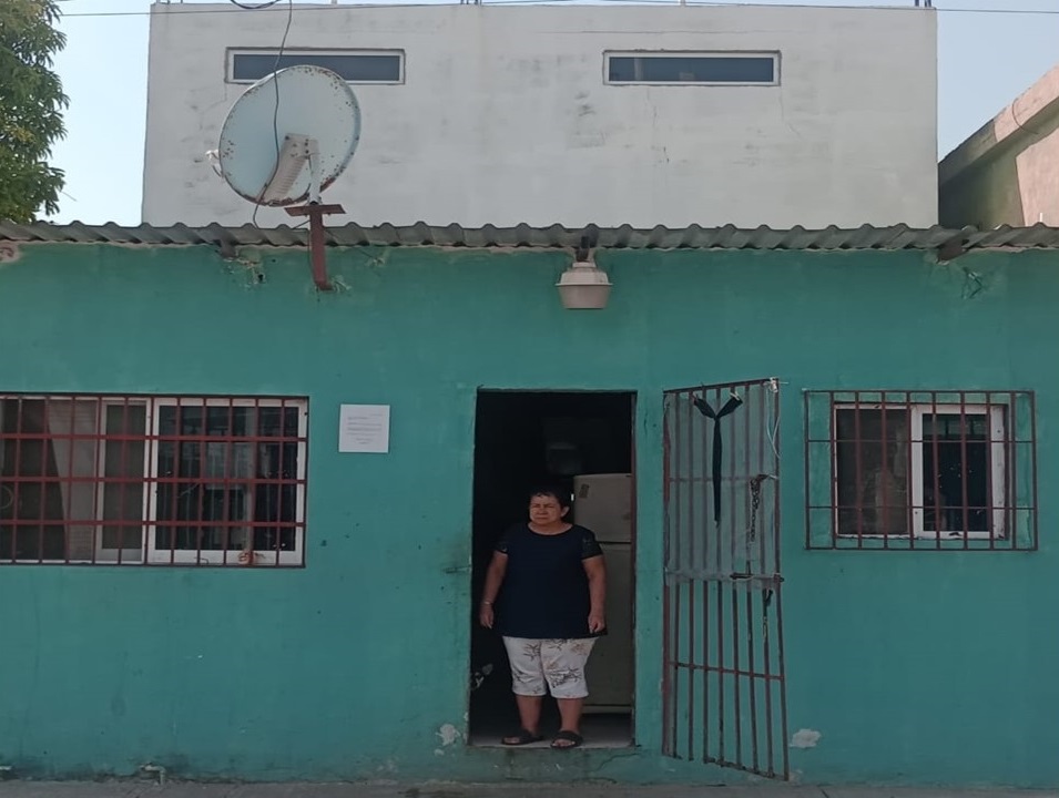 Mujer de la tercera edad clama justicia