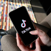 Multa a TikTok por guardar datos de europeos en China
