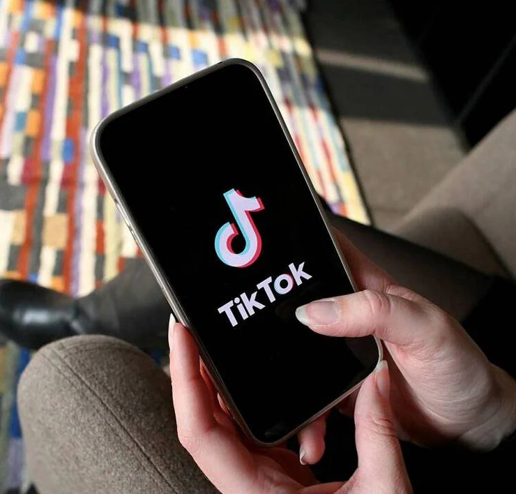 Multa a TikTok por guardar datos de europeos en China