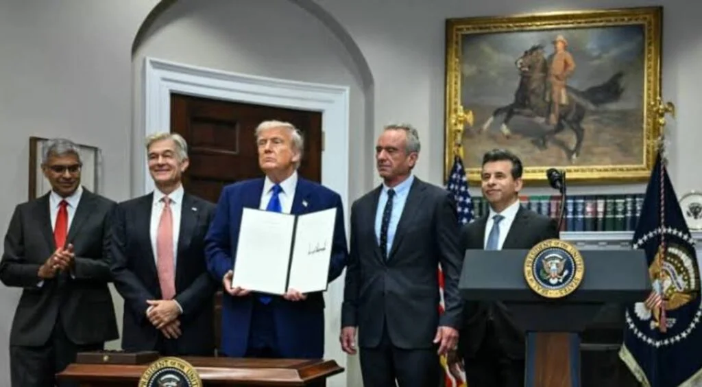 Trump firma decreto para bajar el costo de las medicinas