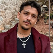 Christian Nodal es acusado de falsificar contratos