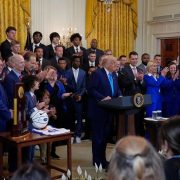 Plan fiscal de Trump avanza en Comité de EU