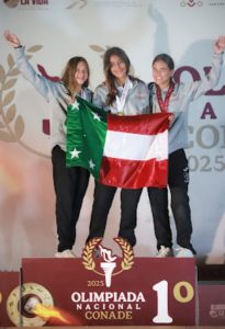 Ana Claudia Figueroa Bobadilla y Gael Esquivel Poot, medallistas de oro en tabla vela 15-16 años, destacan el talento juvenil que reafirma que Yucatán es subcampeón nacional en Vela en la Olimpiada Nacional 2025.