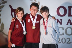 Emocionados jóvenes deportistas de Yucatán celebran su esfuerzo y dedicación tras convertirse en subcampeones nacionales en vela, destacando el talento y compromiso de la región.