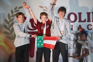 Los atletas yucatecos celebran con orgullo su logro en la Olimpiada Nacional Conade 2025, donde Yucatán es subcampeón nacional en Vela, destacando por su talento y compromiso en cada competencia.
