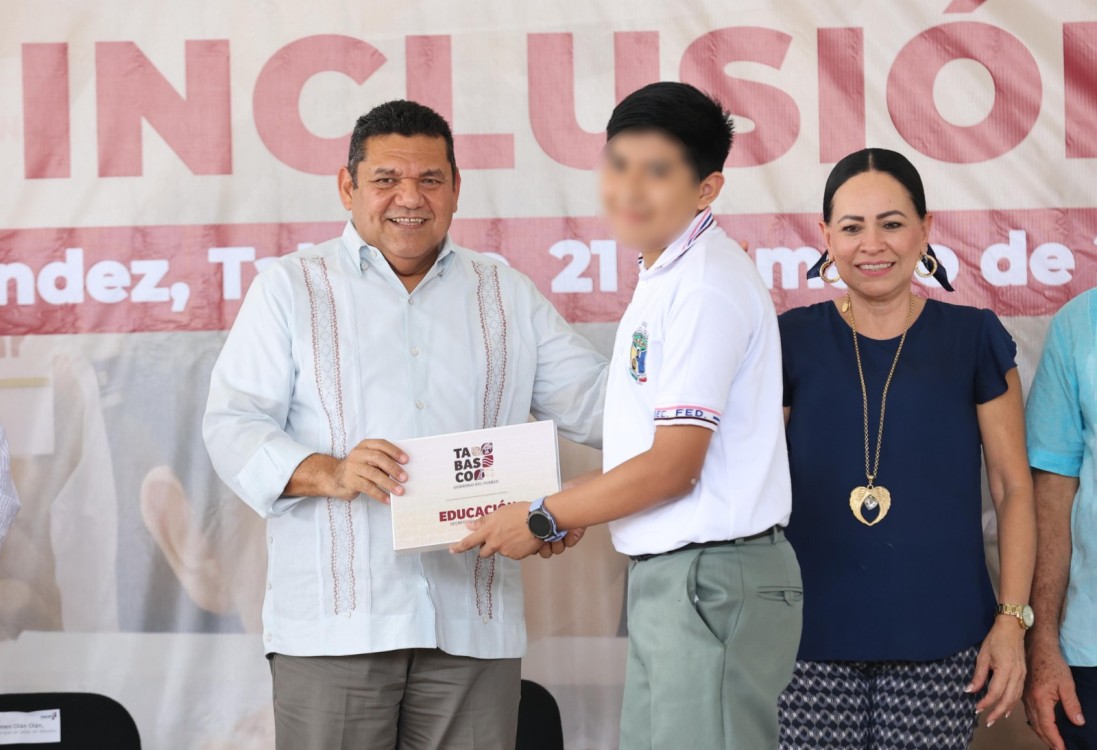 tabletas electrónicas a estudiantes