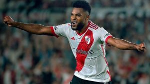 El delantero colombiano Borja, tuvo dos oportunidades para abrir el marcador a favor de River Plate, pero el arquero argentino Esteban Andrada, lo evitó.