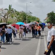 Caos en el Aeropuerto de Mérida por bloqueo de maestros