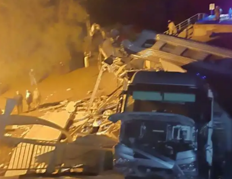 Puente en Rusia Colapsa dejando múltiples heridos. Esto en la frontera de Ucrania