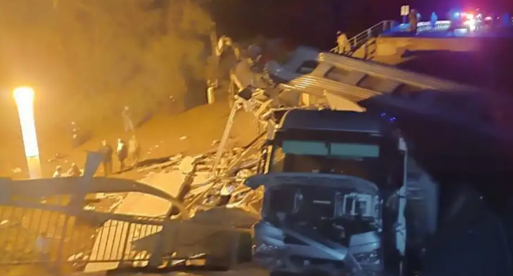 Puente en Rusia Colapsa dejando múltiples heridos. Esto en la frontera de Ucrania