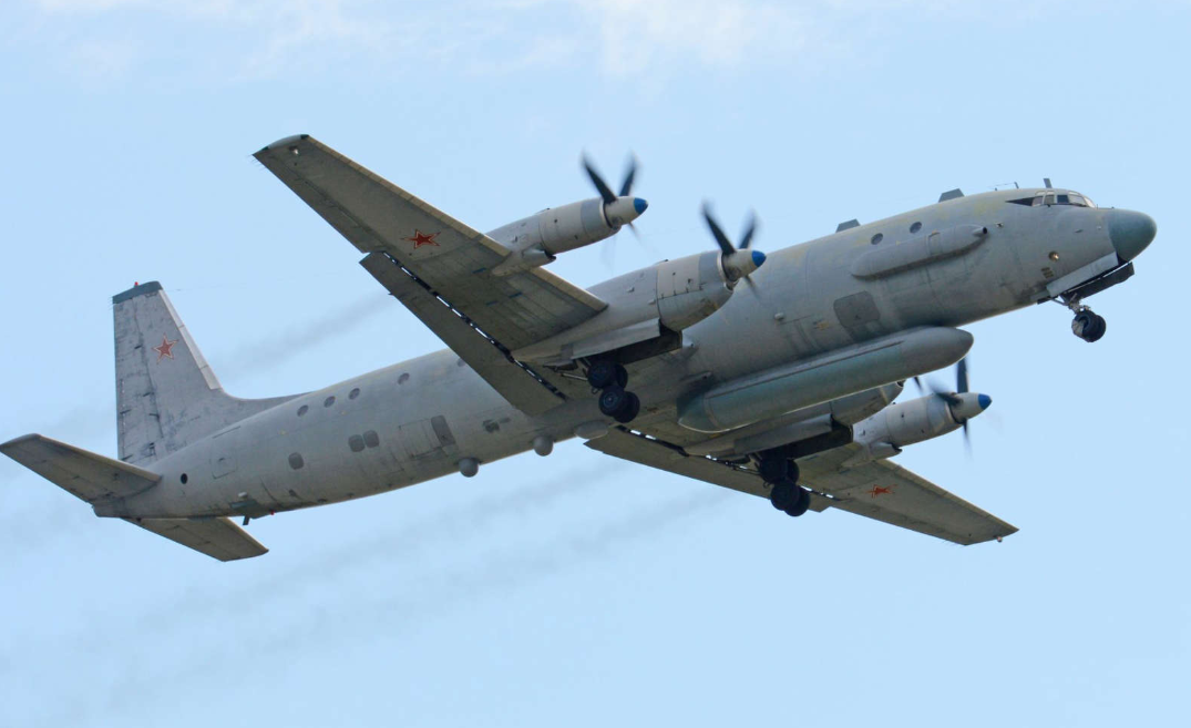 ¡Rusia espía a Ucrania! Usa un antiguo Avión de la Guerra Fría en acción