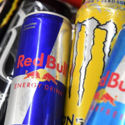 Bebidas energizantes pueden ser cancerígenas por uno de sus componentes principales