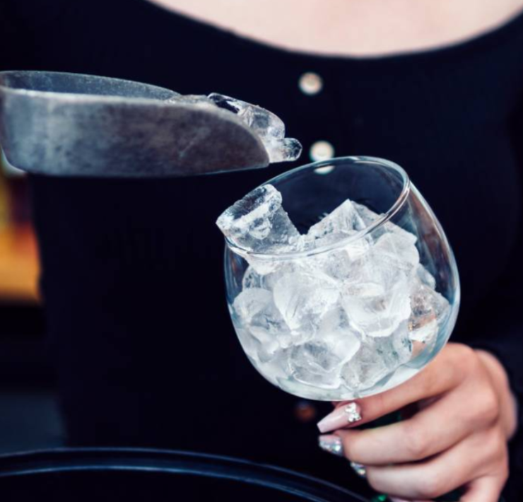 El hielo puede ser más sucio que un baño y se descubrió gracias a un experimento escolar