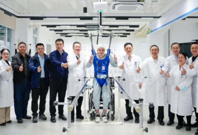 pacientes paralizados vuelven a caminar gracias a un moderno chip cerebral