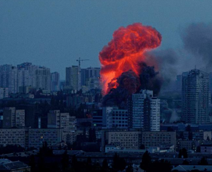 Rusia sigue atacando mientras habla de paz, Zelenski reporta gran ofensiva aérea