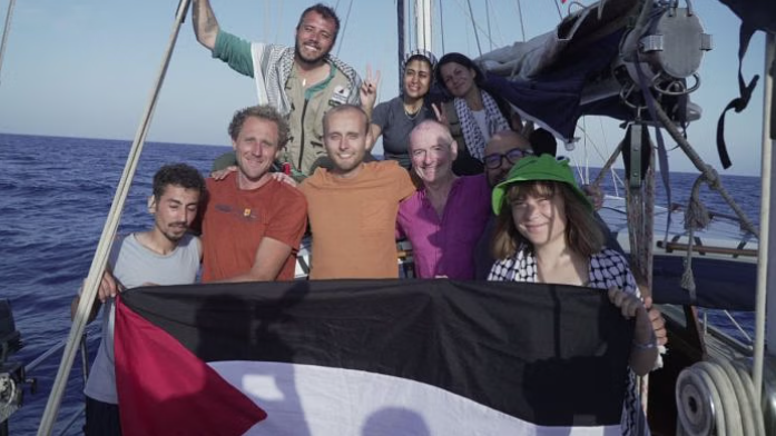 Activistas de Gaza en aeropuerto Israelí esperando su deportación