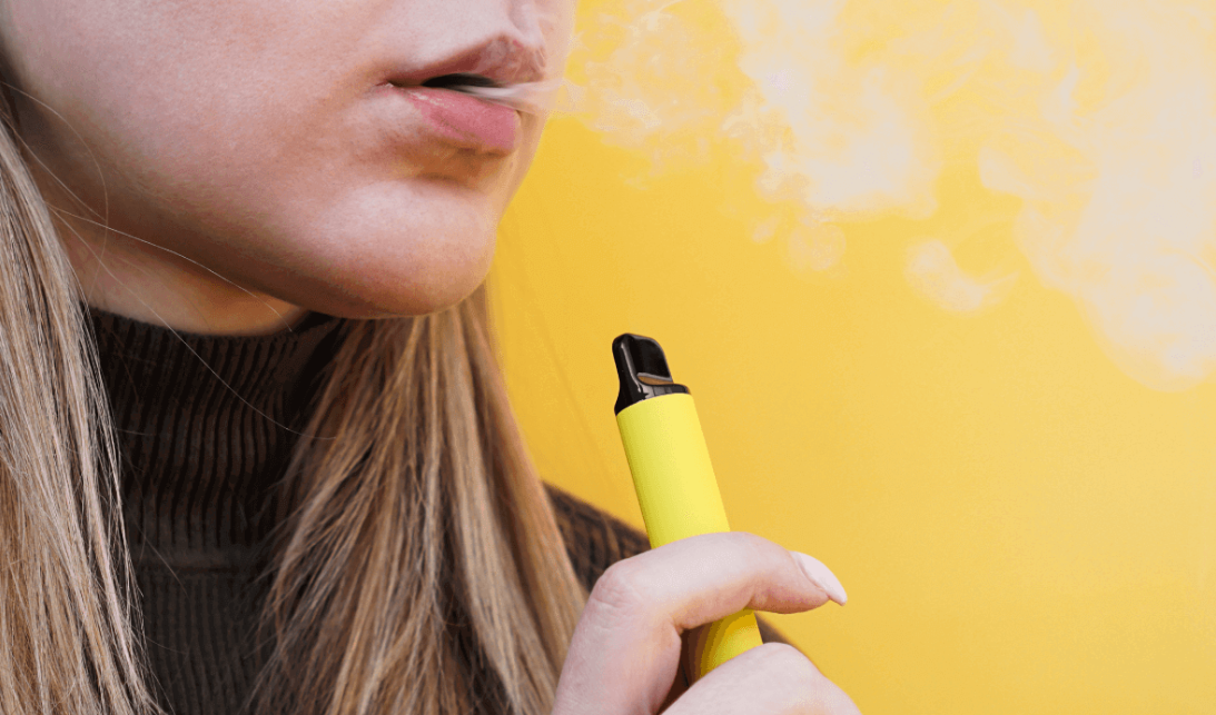 Los 'vapes' se prohíben en Reino Unido para luchar con está nueva adicción