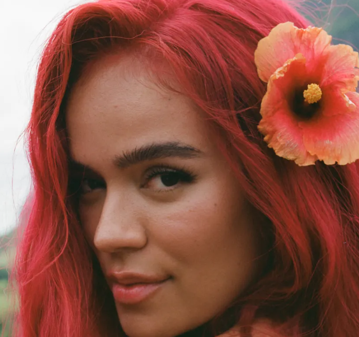 Karol G revela nuevo álbum, Tropicoqueta viene con fuerza