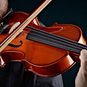 Científicos crean el ‘violín más pequeño del mundo. Es más pequeño que un cabello