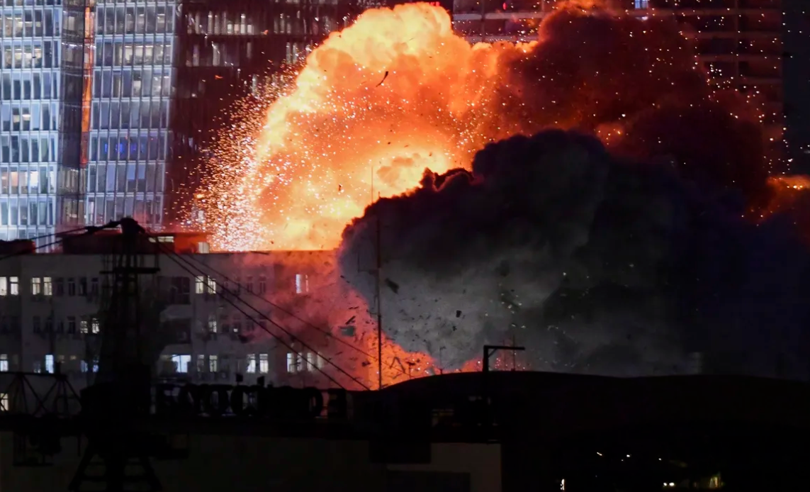 Israel bombardea una televisora y el momento es captado en vivo