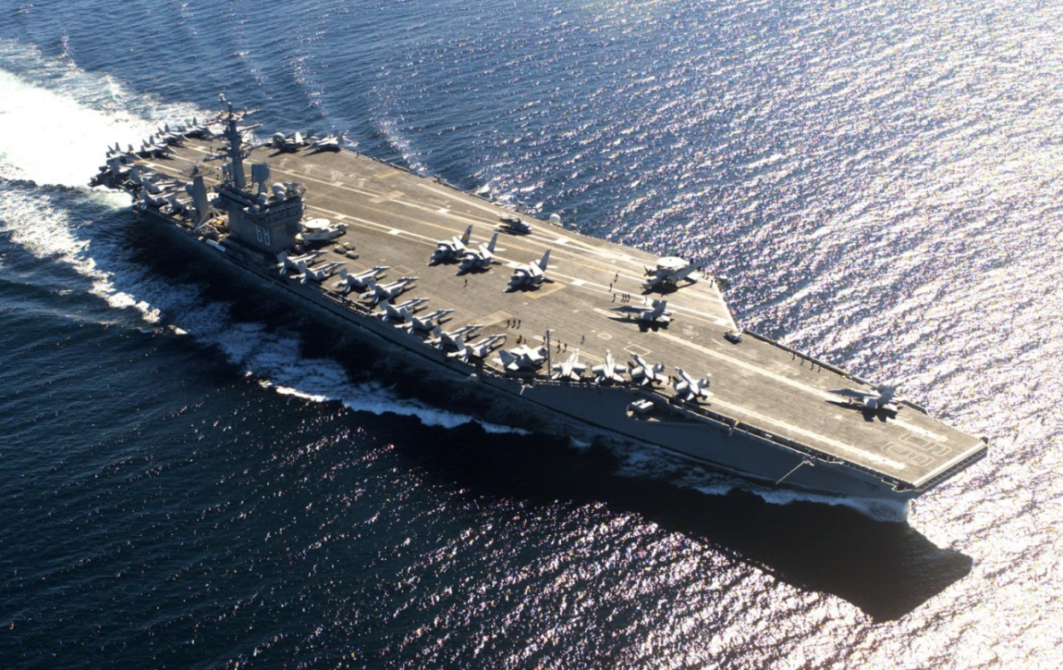 El portaviones Nimitz se desplaza hacia Medio Oriente