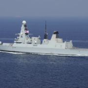 Irán interceptó un destructor británico cerca de Omán que según iba a Israel