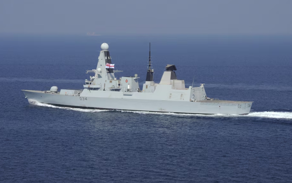 Irán interceptó un destructor británico cerca de Omán que según iba a Israel