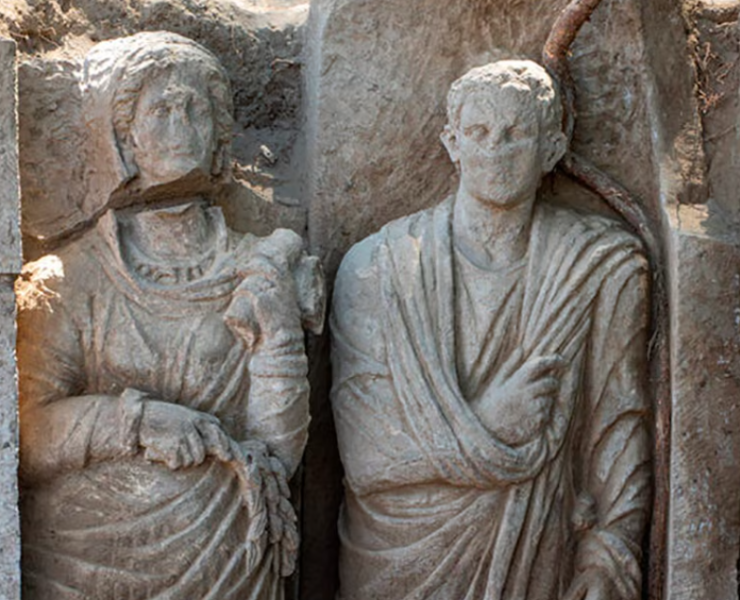 Arqueólogos hallan esculturas en Pompeya. Se trata de una pareja en tamaño real