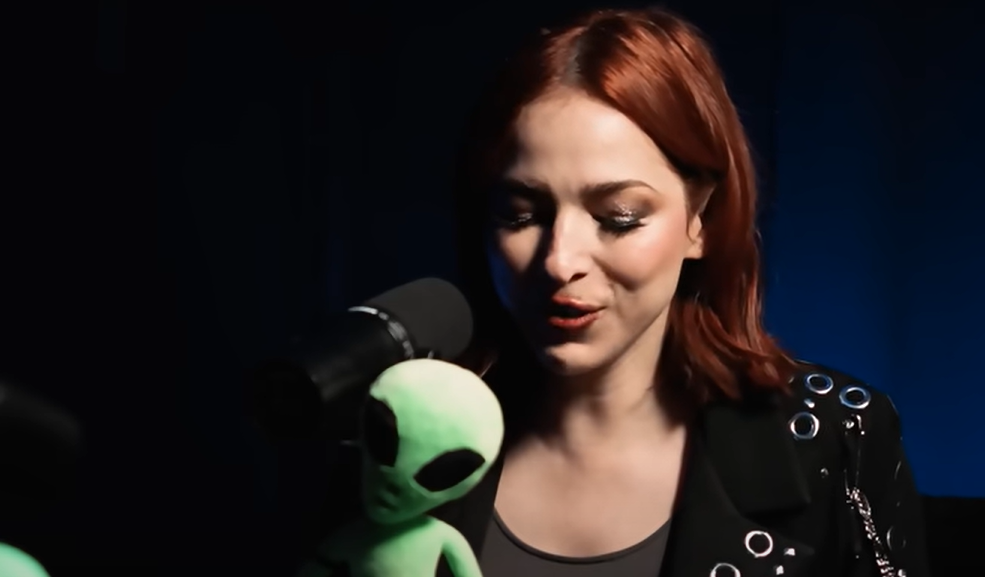 Paty Cantú se vuelve la burla de internet pues ella asegura tener un chip alienígena