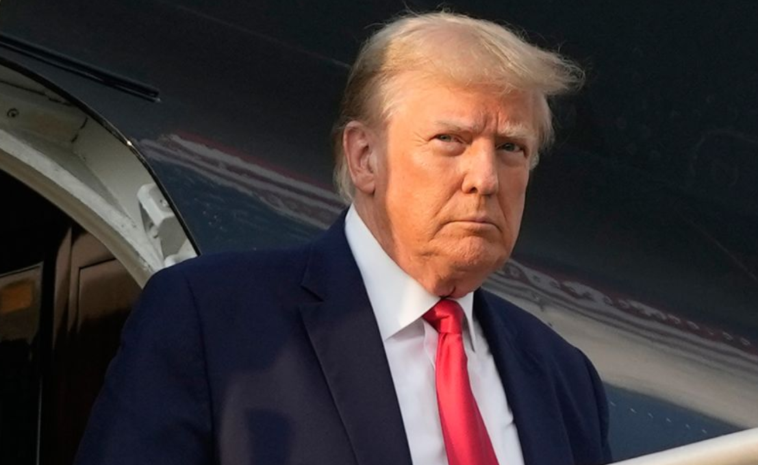 ¿Qué implica la alerta global para los viajeros?