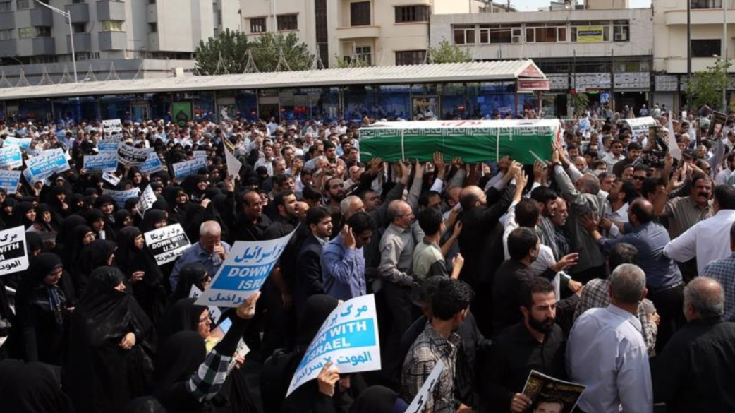 Despedida multitudinaria en Teherán