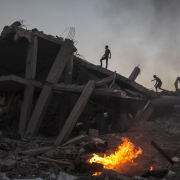 Gaza: Intensos bombardeos israelíes dejan decenas de víctimas