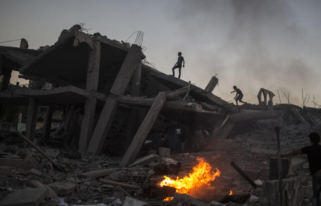 Gaza: Intensos bombardeos israelíes dejan decenas de víctimas