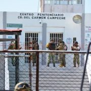 Trasladan a 11 internos del penal de Carmen al Cereso de Kobén