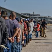 Corte Suprema de EEUU autoriza reanudar deportaciones