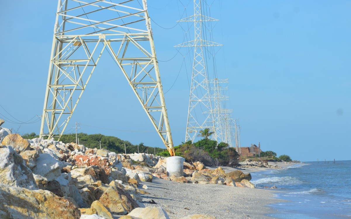 Juez ordena a la CFE tome medidas para evitar que las torres en mal estado colapsen