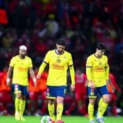 Emotiva despedida de Diego Valdés conmueve a la afición azulcrema