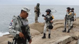 Elementos de la Guardia Nacional se despliegan en zonas de riesgo como parte del mensaje preventivo ante posible impacto del huracán Erick.