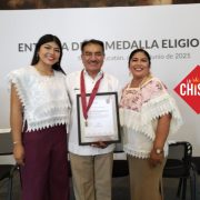 ¡Orgullo Maya! Fidencio Briceño Chel recibe la Medalla Eligio Ancona 2025