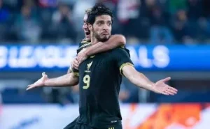 Raúl Jiménez fue de lo poco rescatable, de la vergonzosa victoria, de la Selección Mexicana, ante República Dominicana.