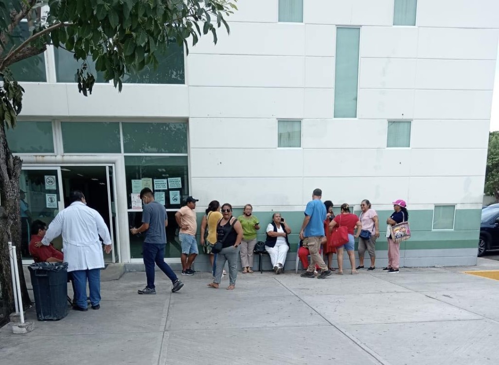 Camas en mal estado en el hospital IMSS Bienestar de Ciudad del Carmen