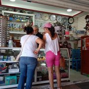 Afecta al comercio de la Isla tiendas en línea y la falta de economía