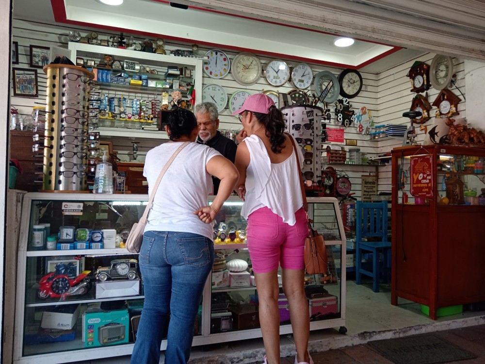Afecta al comercio de la Isla tiendas en línea y la falta de economía