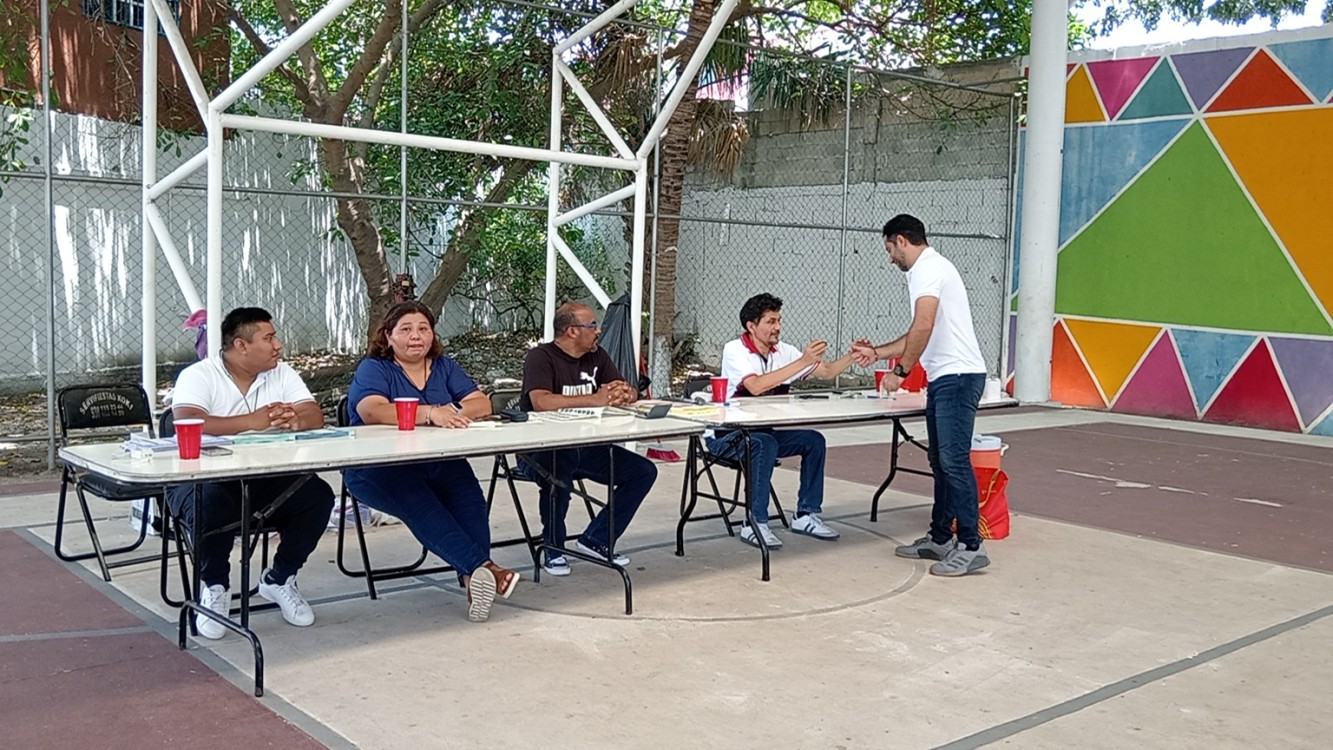 Presidente municipal de Carmen Pablo Gutiérrez Lazarus emitió su voto