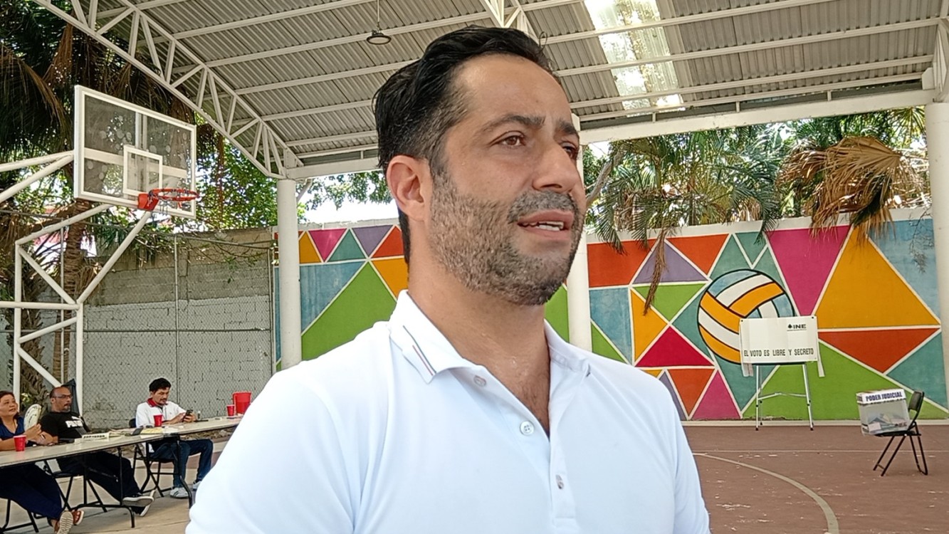 Presidente municipal de Carmen Pablo Gutiérrez Lazarus emitió su voto