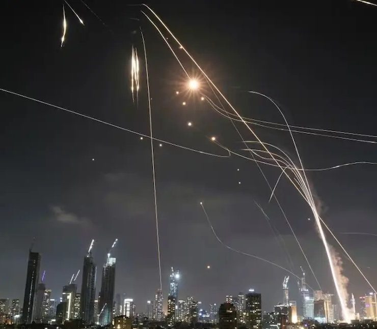 Irán lanza misiles contra bases militares de EEUU